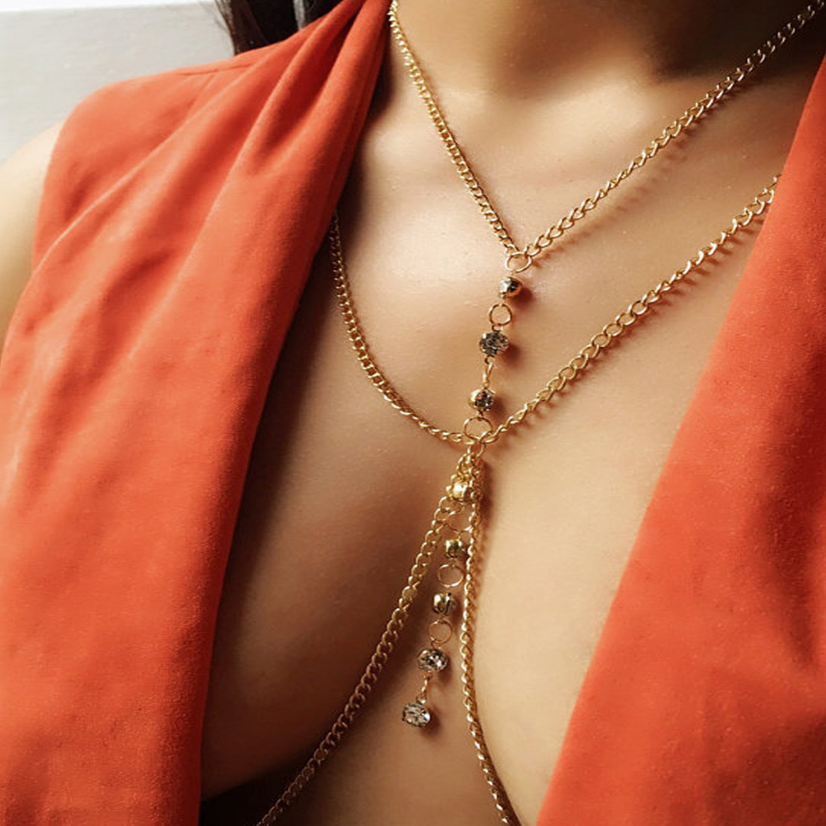 Body Jewelry Chest - سلسلة صدر كريستالية مستديرة منخفضة الخصر