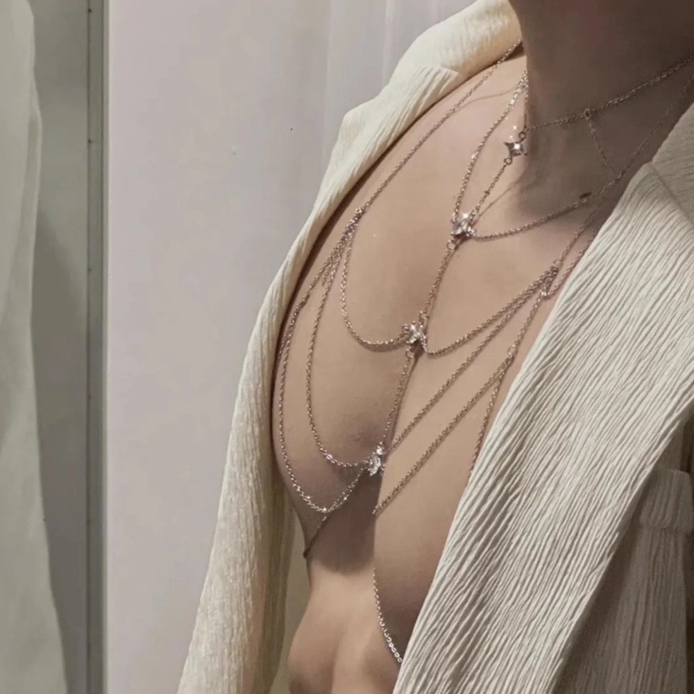 سلسلة صدر متعددة الطبقات مرصعة - مراجعة Body Jewelry Chest وسعره